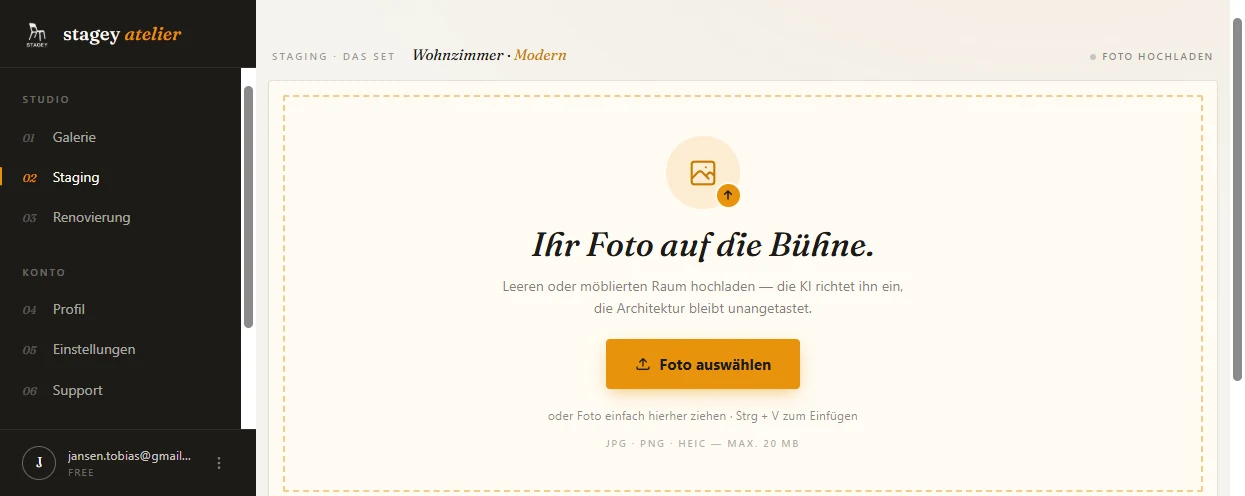 stagey Home-Staging-Software: Arbeitsbereich mit Foto-Upload, Raum- und Stilauswahl im Browser